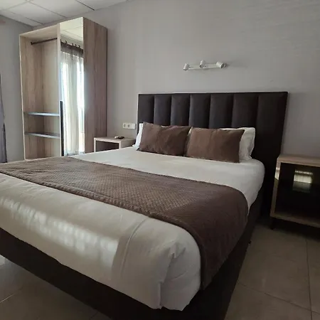 Q-royal Hotel *