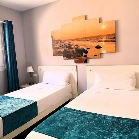 Q-royal Hotel *